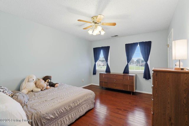 1037 Cobblestone Cir, Shepherdsville, KY 40165