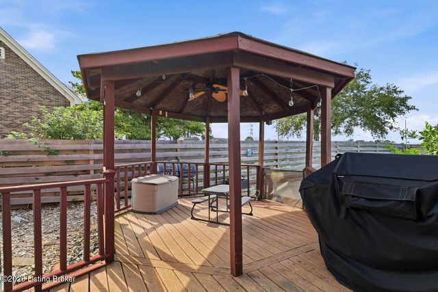 1037 Cobblestone Cir, Shepherdsville, KY 40165