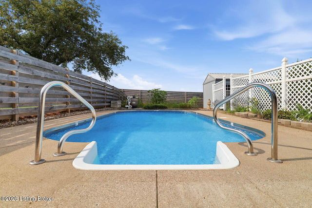 1037 Cobblestone Cir, Shepherdsville, KY 40165