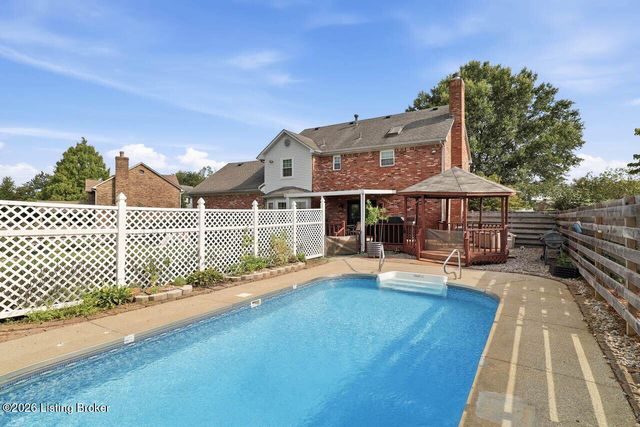 1037 Cobblestone Cir, Shepherdsville, KY 40165