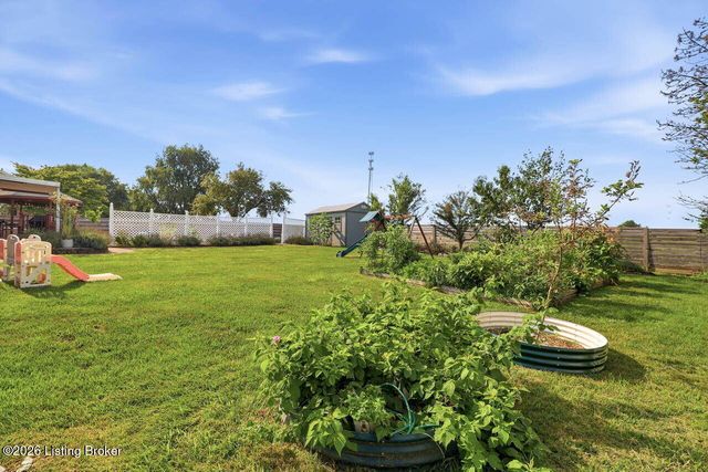 1037 Cobblestone Cir, Shepherdsville, KY 40165