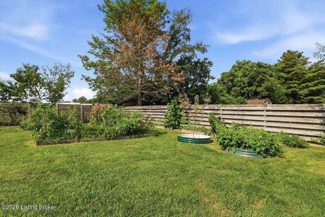 1037 Cobblestone Cir, Shepherdsville, KY 40165