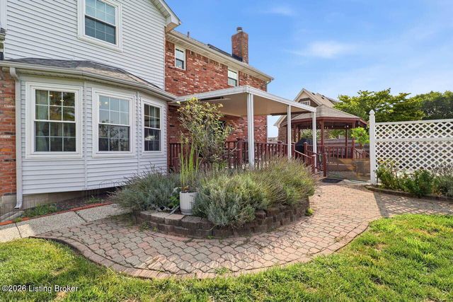 1037 Cobblestone Cir, Shepherdsville, KY 40165
