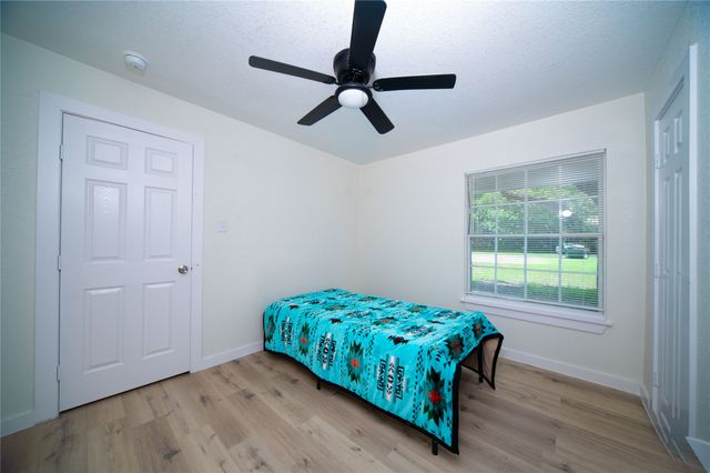 107 W Purdom Avenue, Alvarado, TX 76009