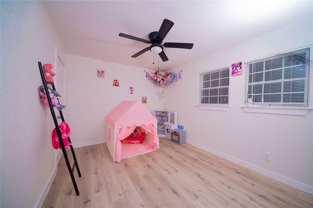 107 W Purdom Avenue, Alvarado, TX 76009