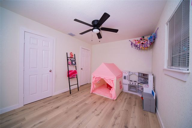 107 W Purdom Avenue, Alvarado, TX 76009