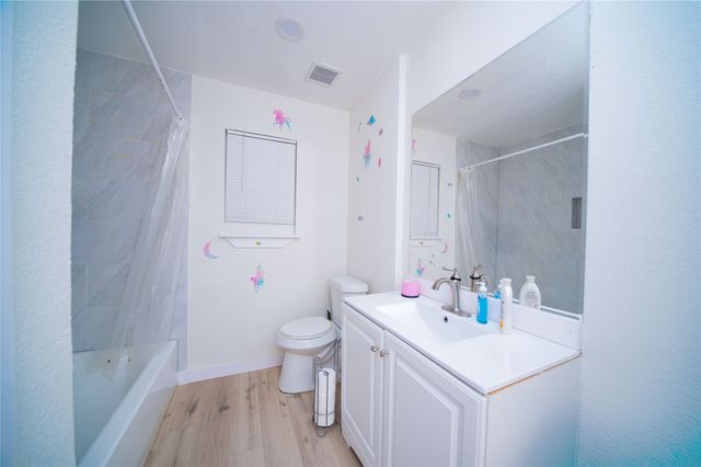 107 W Purdom Avenue, Alvarado, TX 76009