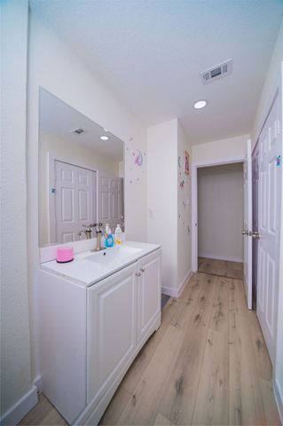 107 W Purdom Avenue, Alvarado, TX 76009