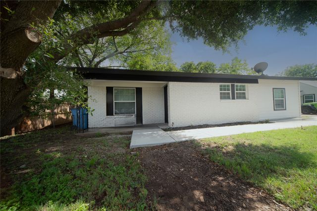 107 W Purdom Avenue, Alvarado, TX 76009