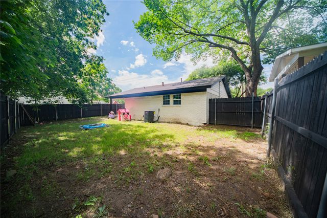 107 W Purdom Avenue, Alvarado, TX 76009