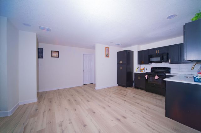 107 W Purdom Avenue, Alvarado, TX 76009