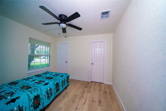 107 W Purdom Avenue, Alvarado, TX 76009