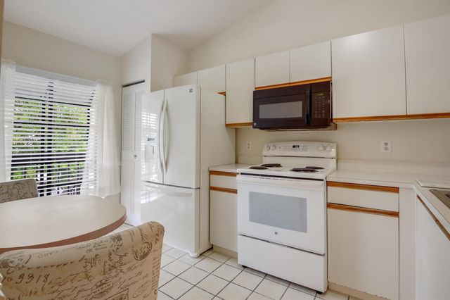 3340 Lucerne Park Drive, Greenacres, FL 33467