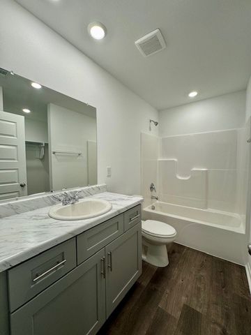 6810 SW Memphis Avenue, Bentonville, AR 72713