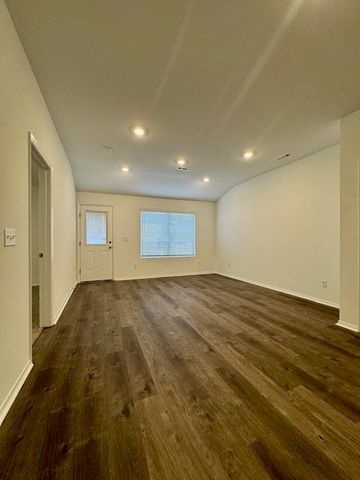 6810 SW Memphis Avenue, Bentonville, AR 72713