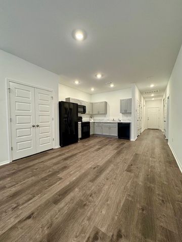 6810 SW Memphis Avenue, Bentonville, AR 72713