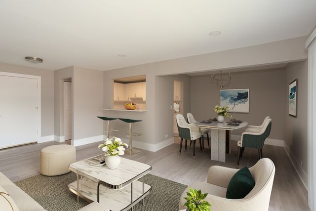 4400 W Lake Avenue 203B, Glenview, IL 60026