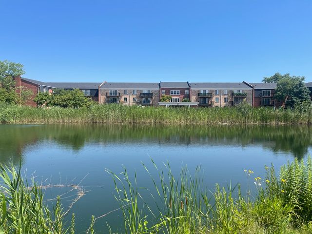 4400 W Lake Avenue 203B, Glenview, IL 60026