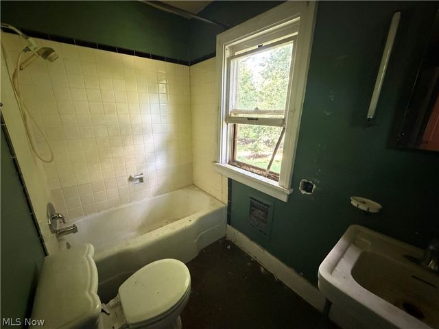 25625 Highland Road, Richmond Heights, OH 44143