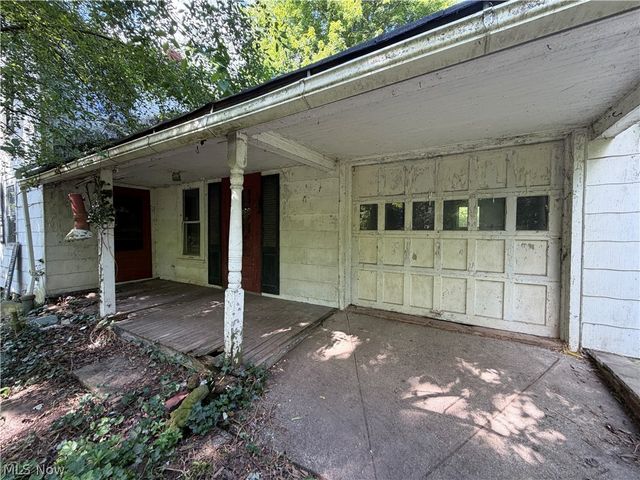 25625 Highland Road, Richmond Heights, OH 44143