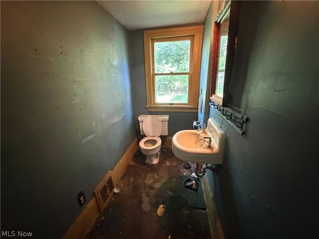 25625 Highland Road, Richmond Heights, OH 44143