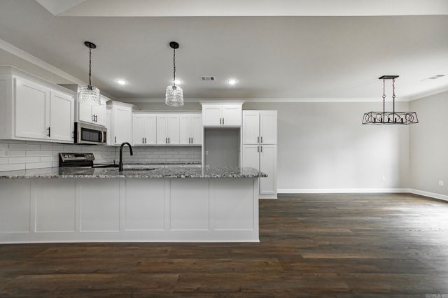 911 W Dell Vista Cove, Cabot, AR 72023