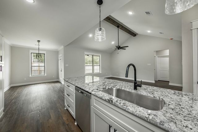 911 W Dell Vista Cove, Cabot, AR 72023