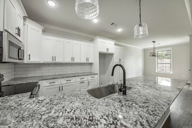 911 W Dell Vista Cove, Cabot, AR 72023