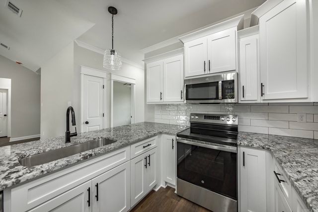 911 W Dell Vista Cove, Cabot, AR 72023