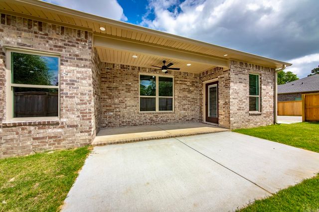 911 W Dell Vista Cove, Cabot, AR 72023