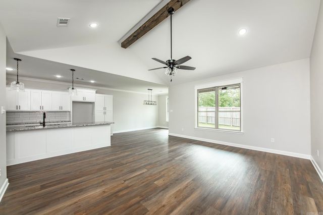911 W Dell Vista Cove, Cabot, AR 72023
