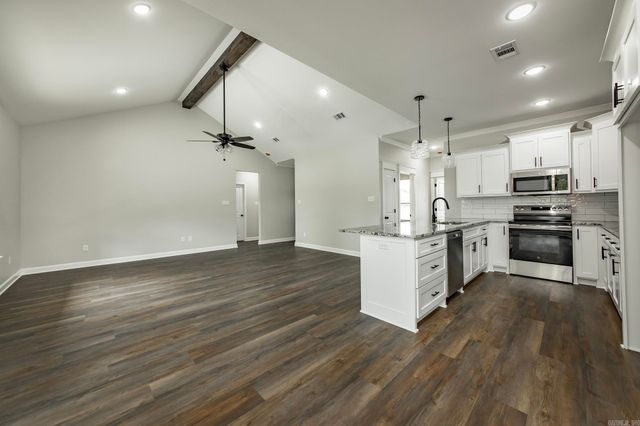 911 W Dell Vista Cove, Cabot, AR 72023