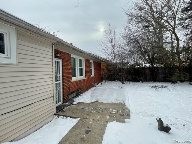 23509 Parklawn Street, Oak Park, MI 48237