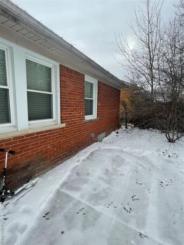 23509 Parklawn Street, Oak Park, MI 48237