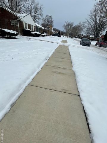 23509 Parklawn Street, Oak Park, MI 48237