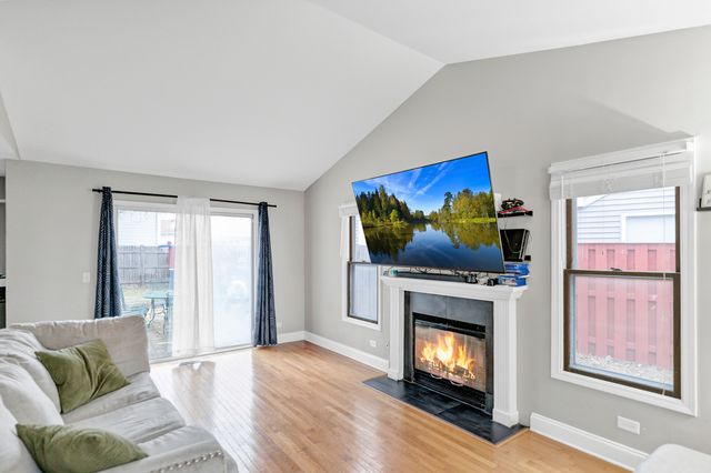 62 Washington Avenue, Streamwood, IL 60107