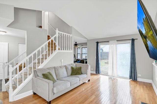 62 Washington Avenue, Streamwood, IL 60107