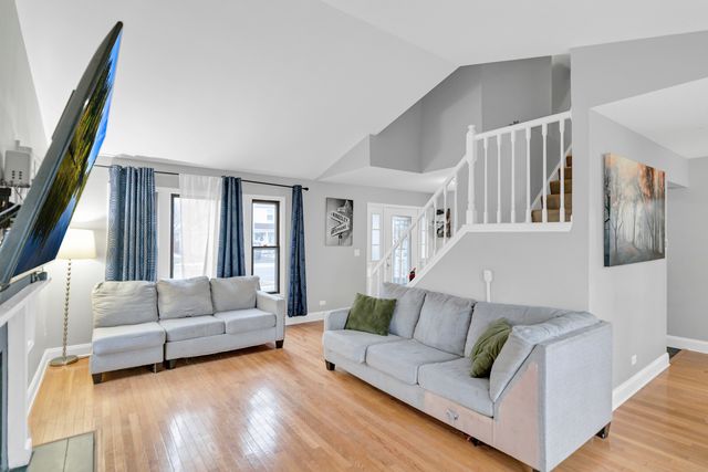 62 Washington Avenue, Streamwood, IL 60107