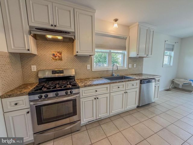 14 BROAD ST, Deepwater, NJ 08023