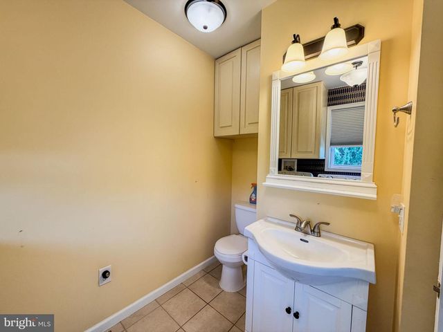 14 BROAD ST, Deepwater, NJ 08023