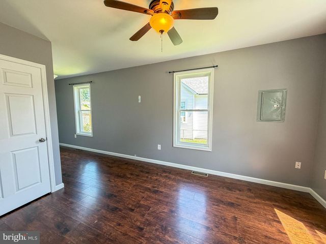 14 BROAD ST, Deepwater, NJ 08023