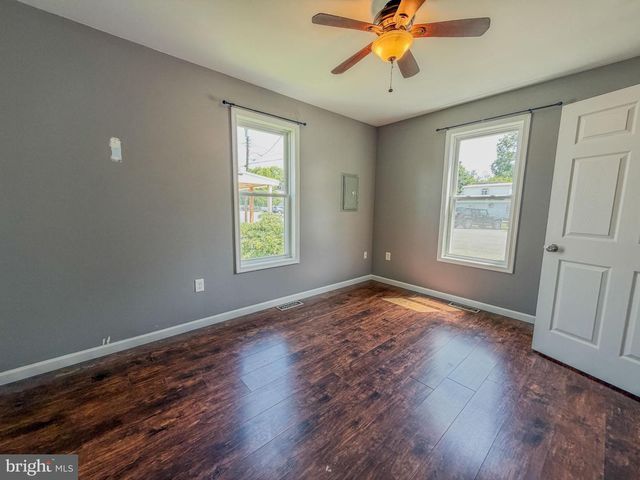 14 BROAD ST, Deepwater, NJ 08023