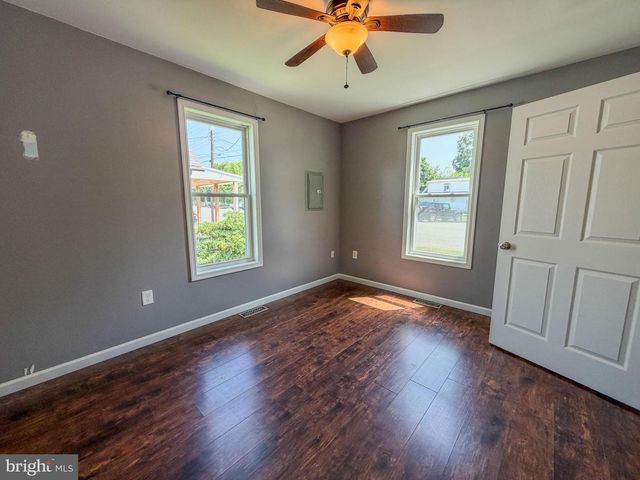 14 BROAD ST, Deepwater, NJ 08023