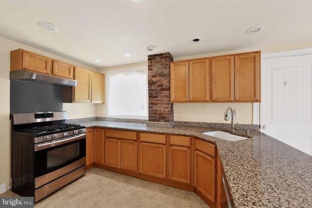 22 W BROAD ST, Malvern, PA 19355