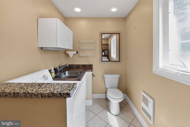 22 W BROAD ST, Malvern, PA 19355