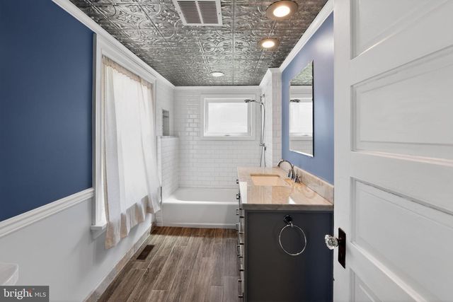 22 W BROAD ST, Malvern, PA 19355