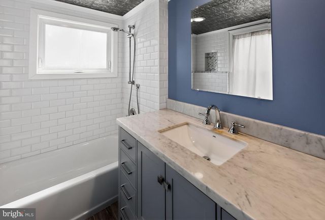 22 W BROAD ST, Malvern, PA 19355
