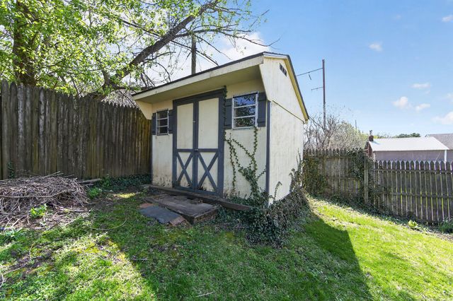 22 W BROAD ST, Malvern, PA 19355