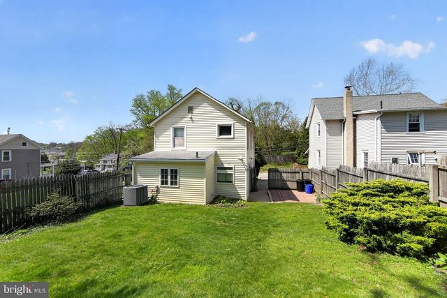 22 W BROAD ST, Malvern, PA 19355