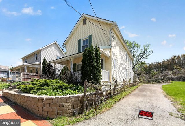 22 W BROAD ST, Malvern, PA 19355